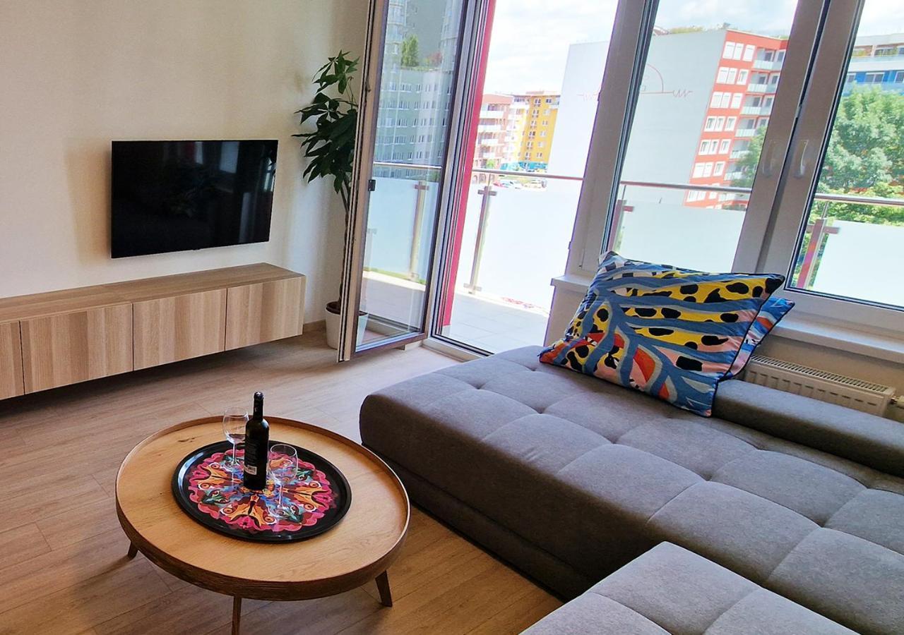 New Cozy 2 Room Pink Apartment Bratislava 058 エクステリア 写真