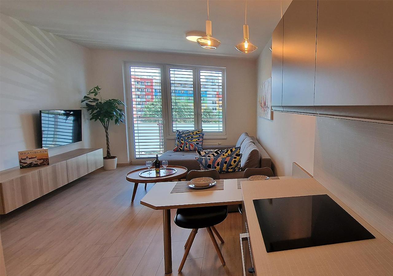 New Cozy 2 Room Pink Apartment Bratislava 058 エクステリア 写真
