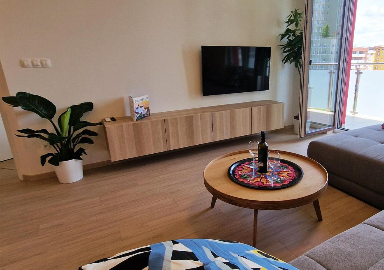New Cozy 2 Room Pink Apartment Bratislava 058 エクステリア 写真