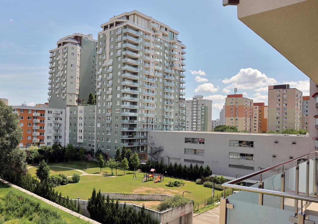 New Cozy 2 Room Pink Apartment Bratislava 058 エクステリア 写真